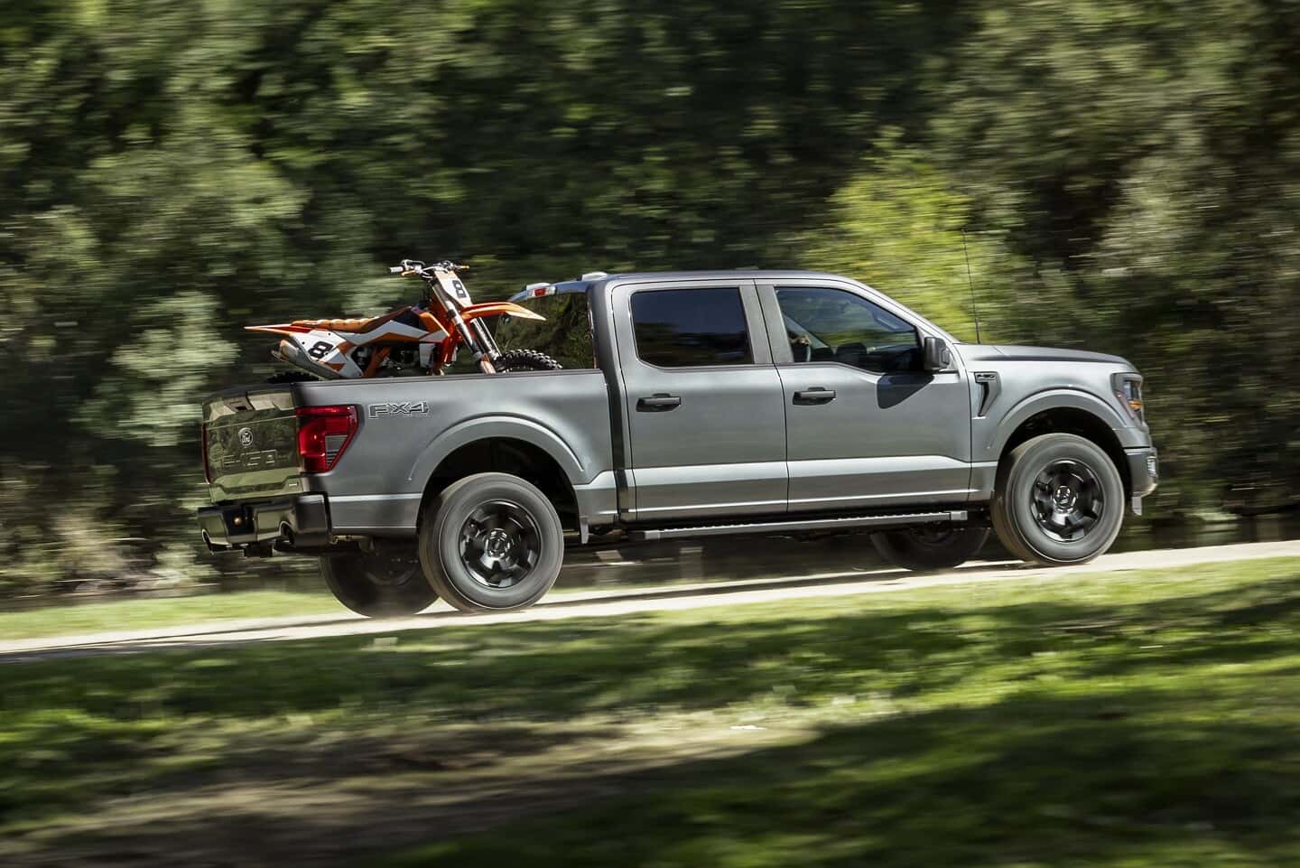2025 ford f-150 hauling a utv in the bed of the truck 