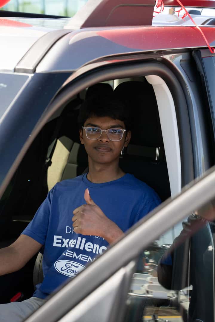 thumbs up winner
