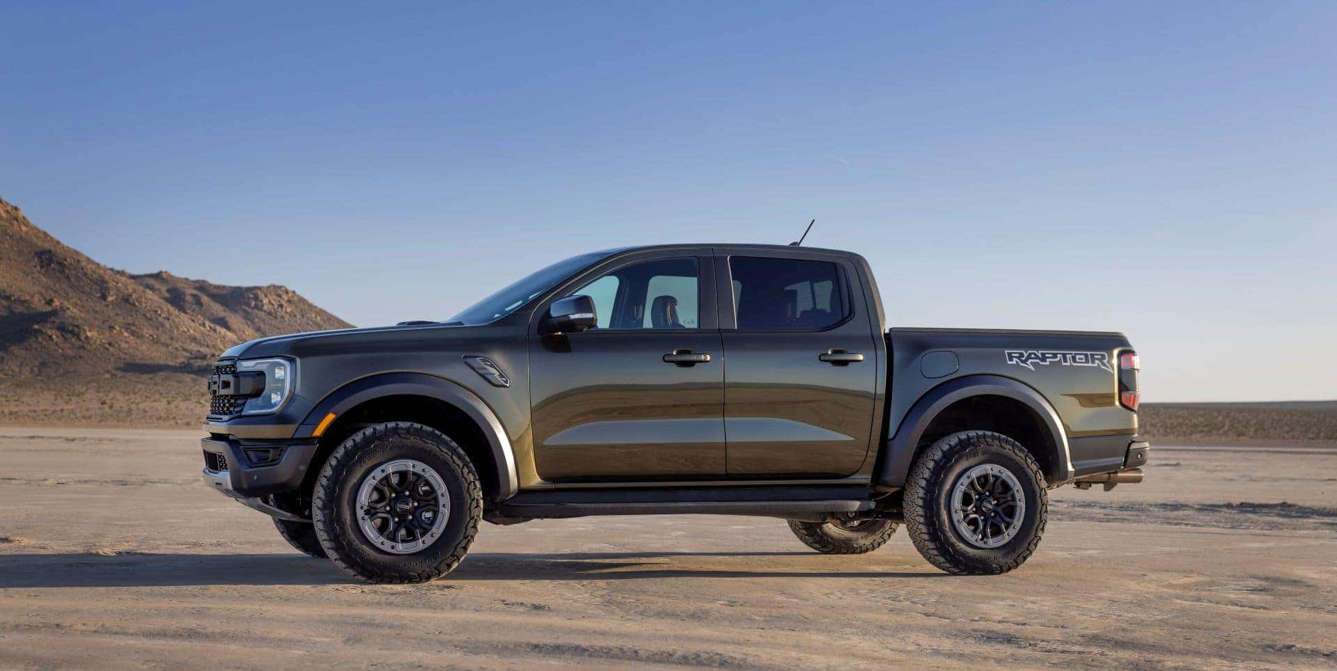 The Stunning Side Profile Of The Roaring Ford Ranger Raptor