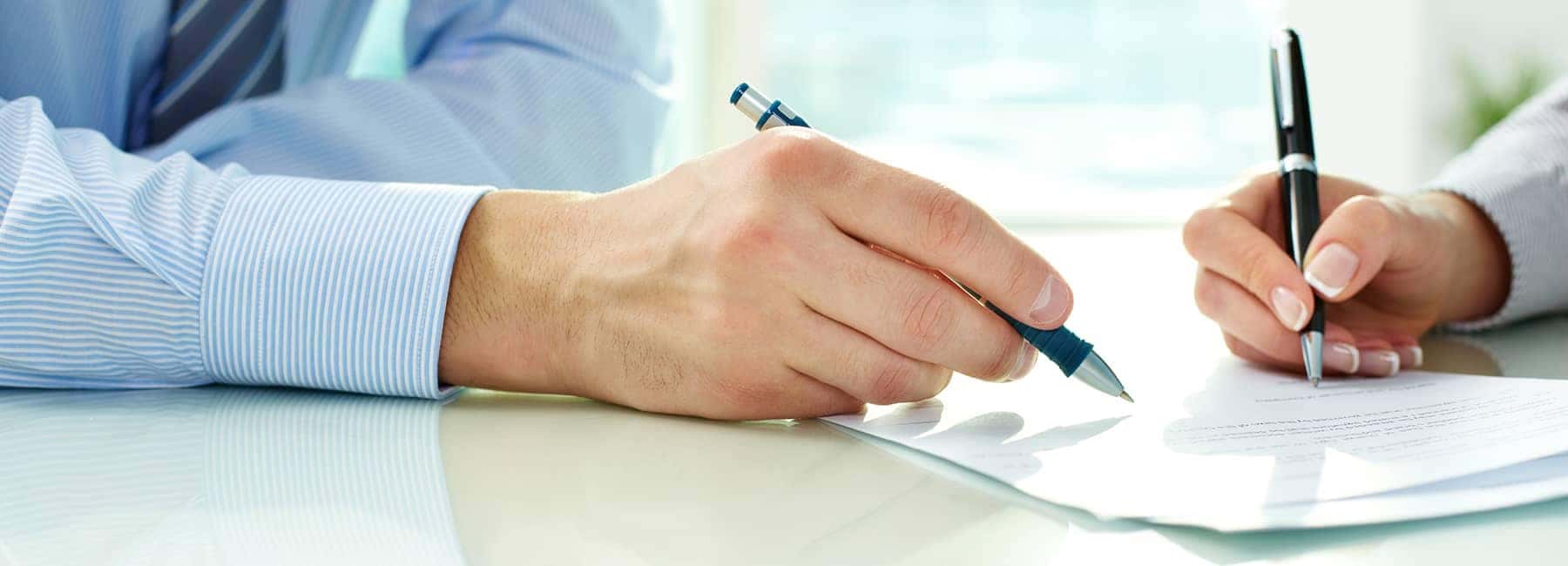 Ford Finance team member helping reviewing financial options