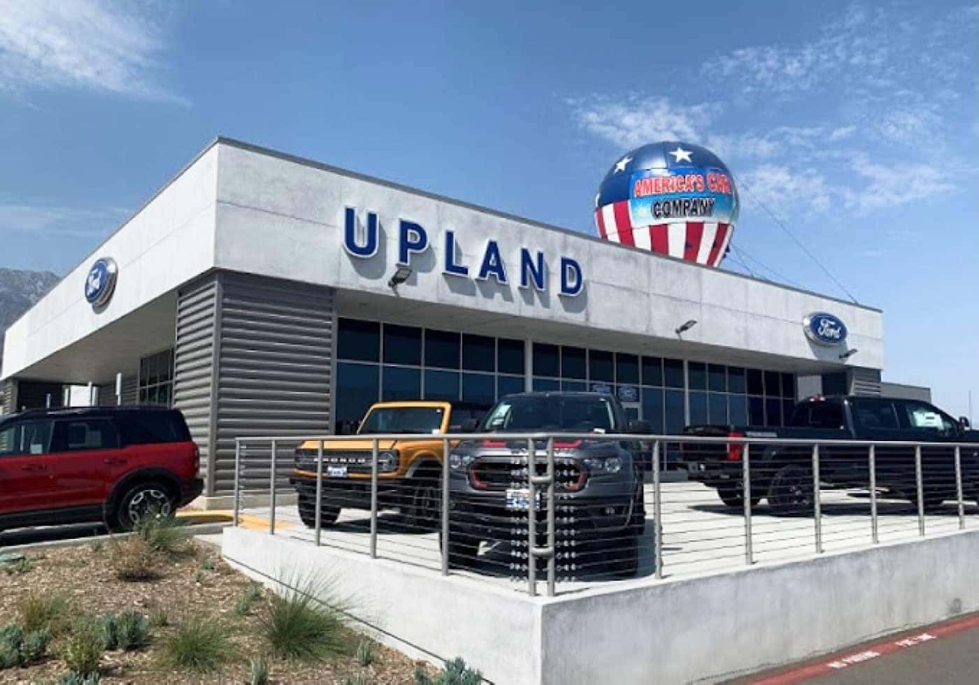 Exterior de Ford of Upland en Upland, California