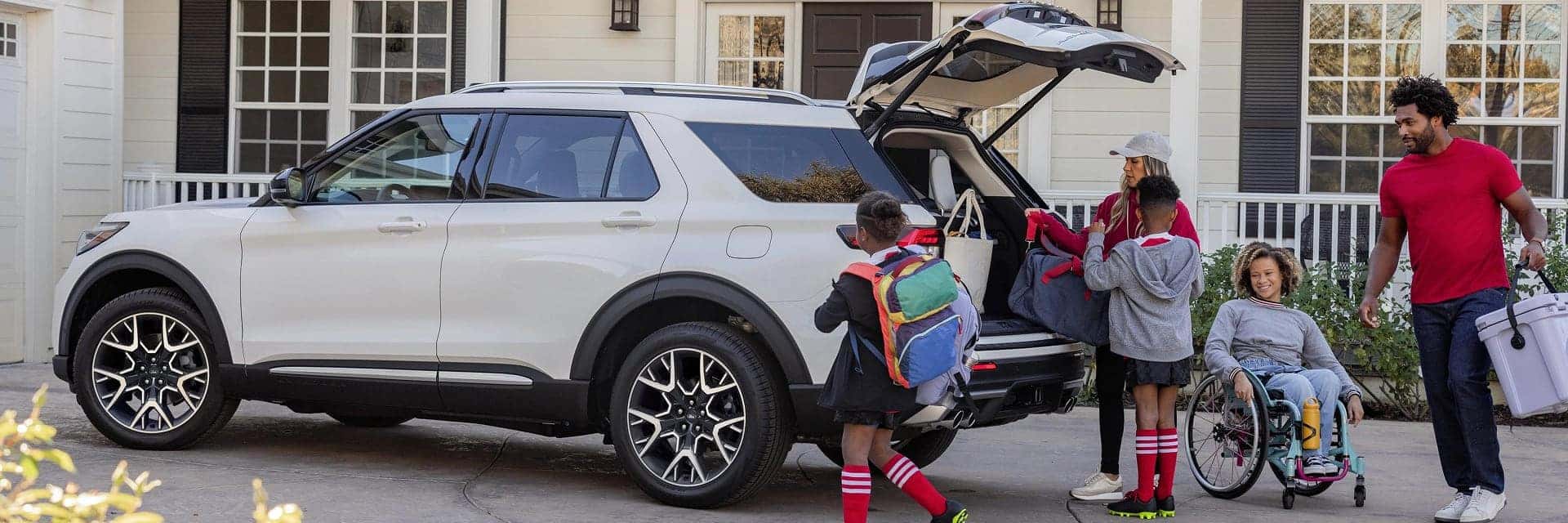 family getting into 2025 ford escape
