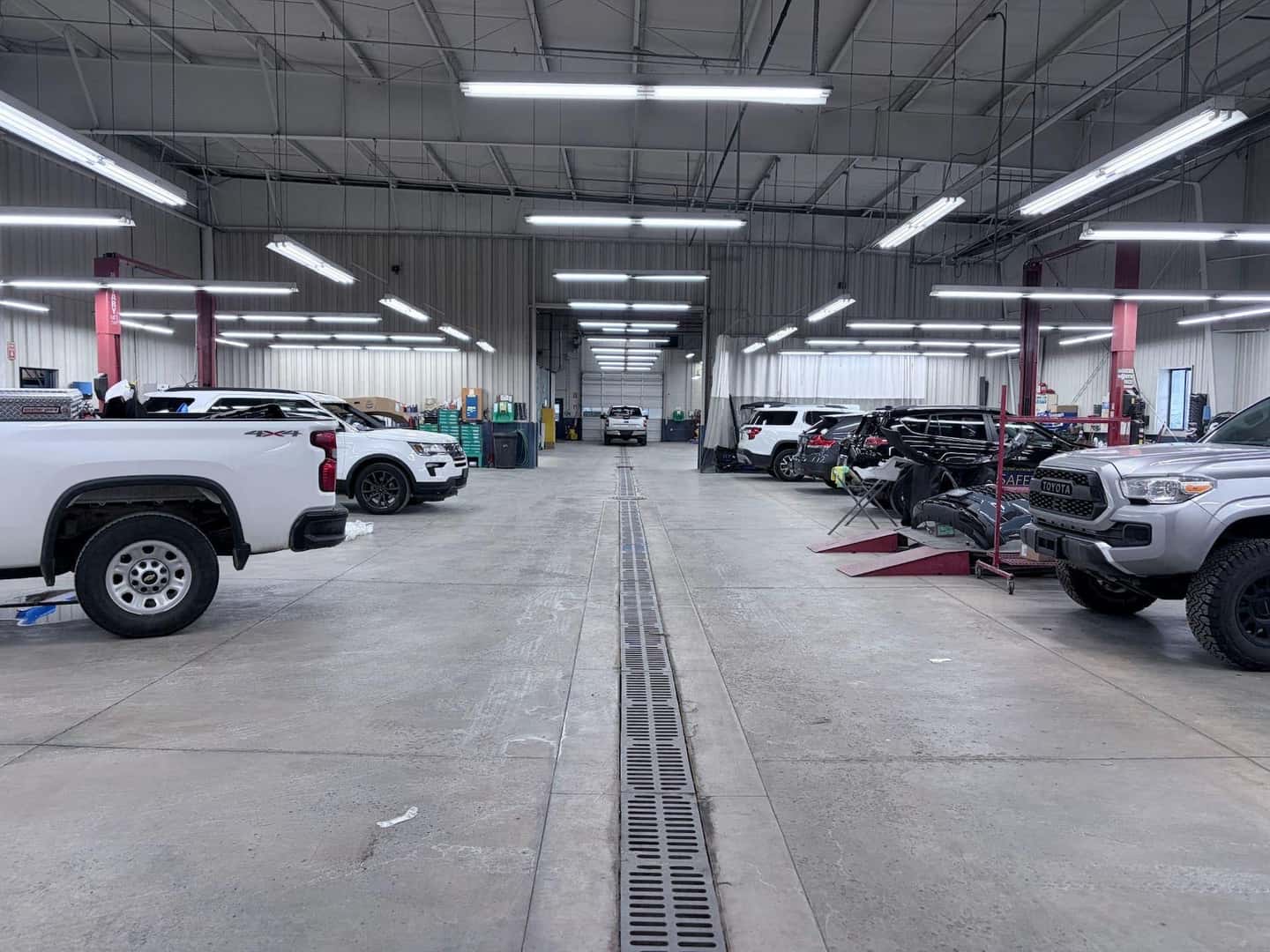 High-Capacity Repair Floor featuring professional lifts