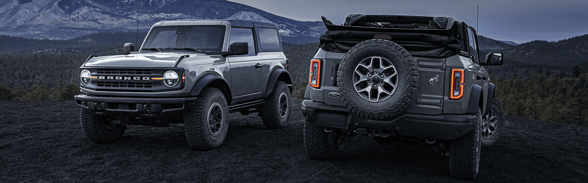 2024 Ford Bronco parking next to each others mountain in background