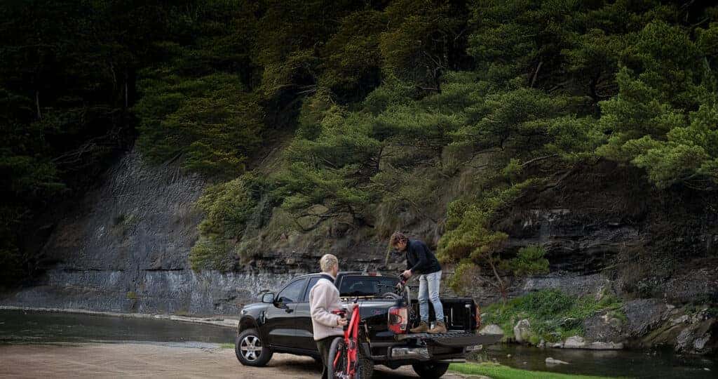 2025-Ford-Ranger-truck-being-loaded-with-two-bikes--a-guy-on-the-bed