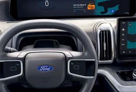24 Panoramic Display With 13.2 Center Display