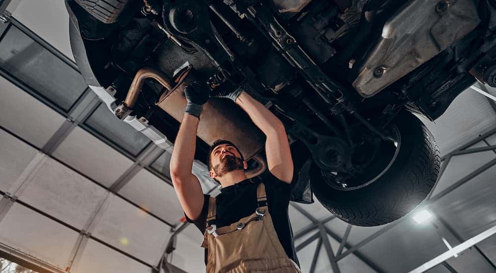 Mechanic doing in an oil change near Snellville on a vehicle