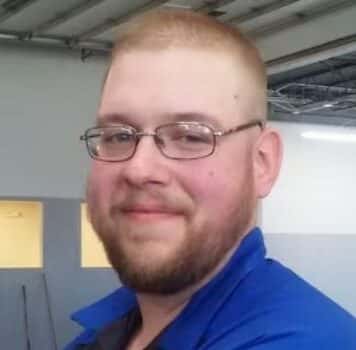 Derek Stuhr