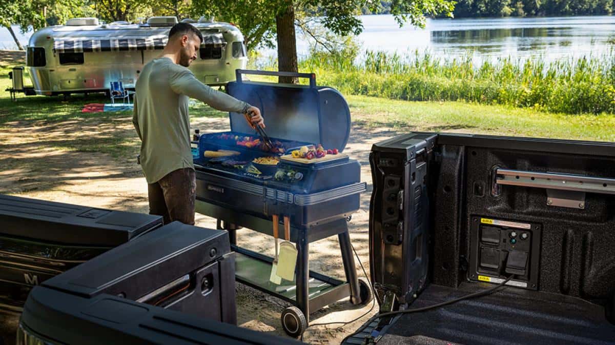Ford Pro Power Onboard – Napleton Ford of Oak Lawn