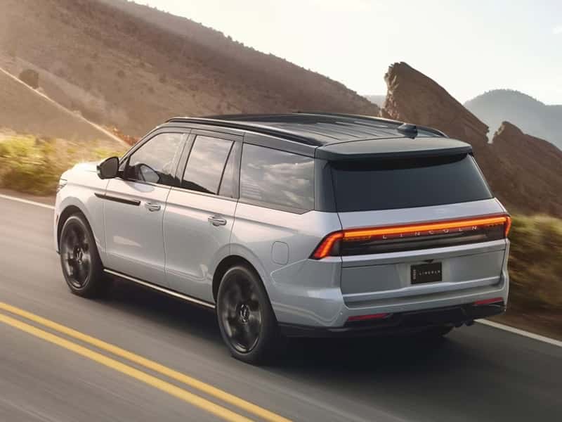 New 2025 Lincoln Navigator Full-size Luxury SUV Engine Performance and Powertrain