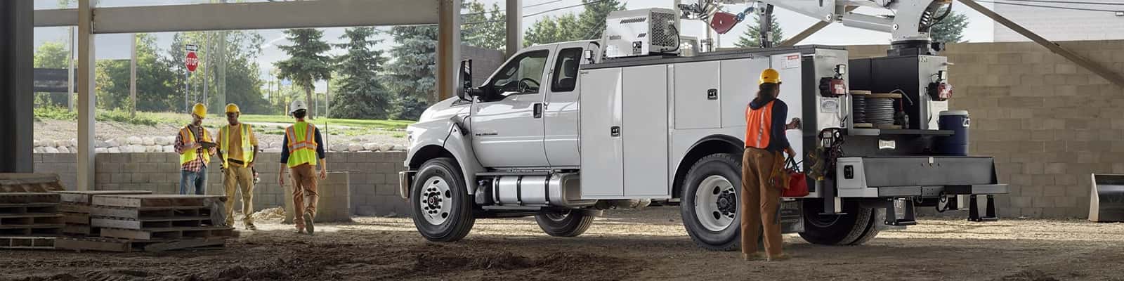 Ford F-650 vs Chevy Silverado 6500