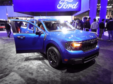 2023 Ford Maverick XLT Hybrid SuperCrew in a Macon, GA showroom.