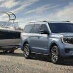ford-expedition-towing-a-boat