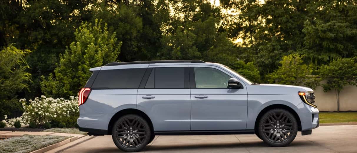 2026 Ford Expedition side view — full-size SUV at Rob Sight Ford in Kansas City