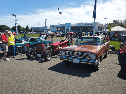 A group of cars parked in a parking lot