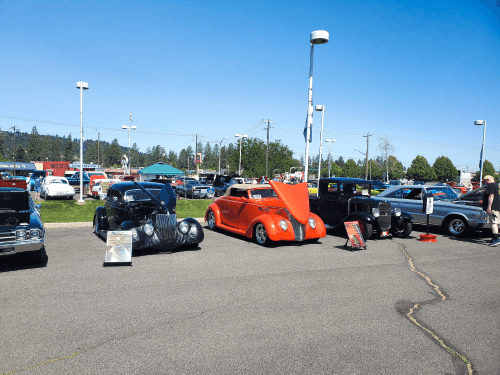 A group of cars parked in a parking lot